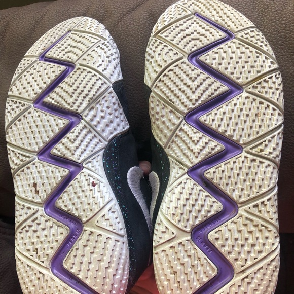 Kyrie 4 - Picture 5 of 5